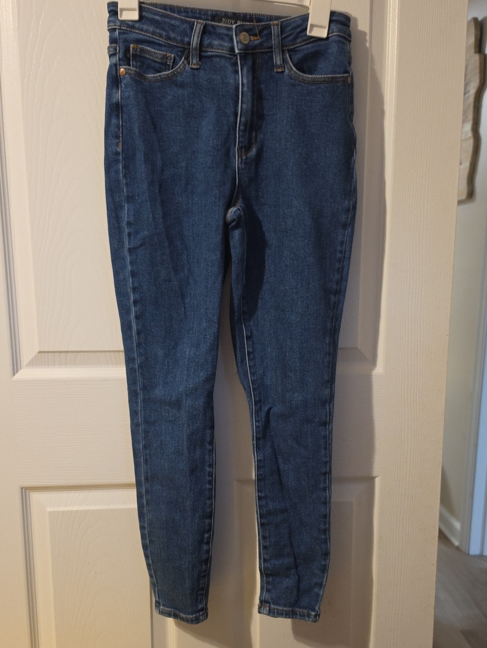 Judy Blue Mid-Rise Skinny Jeans in Blue Wash